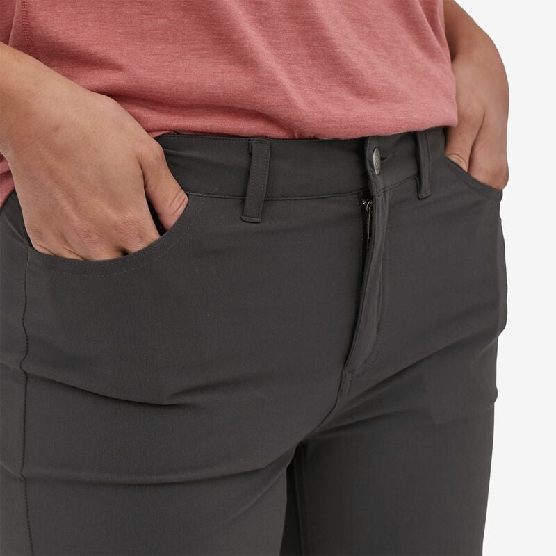 Patagonia Women's Skyline Traveler Shorts - 8" - Black