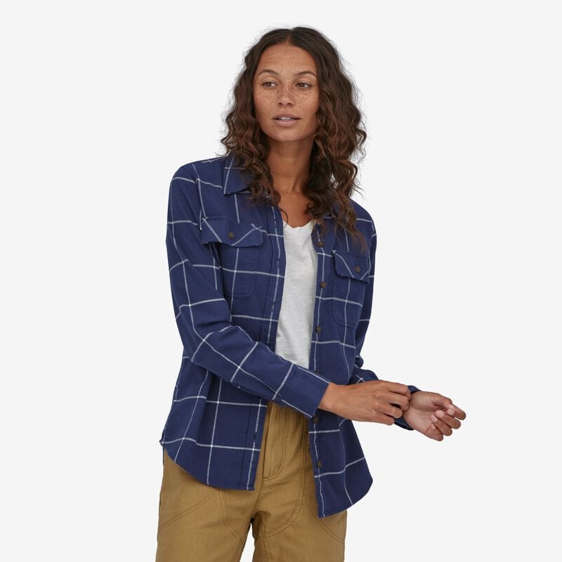 Patagonia Women's Long-Sleeved Organic Cotton Midweight Fjord Flannel Shirt - Woodland: New Navy