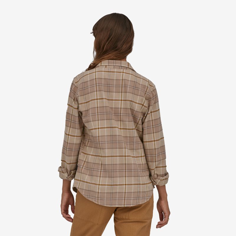 Patagonia Women's Long-Sleeved Organic Cotton Midweight Fjord Flannel Shirt - Roots: Pampas Tan