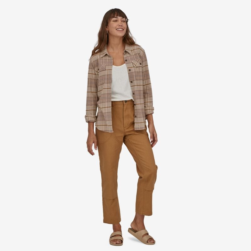 Patagonia Women's Long-Sleeved Organic Cotton Midweight Fjord Flannel Shirt - Roots: Pampas Tan